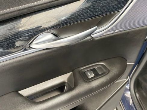 Used 2025 Cadillac XT5 Premium Luxury image 21