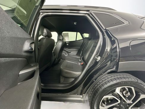 Used 2024 Chevrolet Trax RS FWD image 27