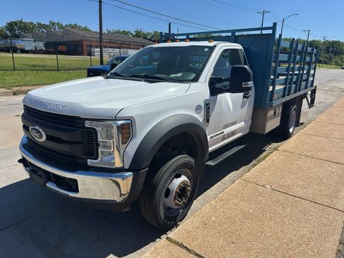 Used 2019 Ford F550 2WD Regular Cab Super Duty image 1