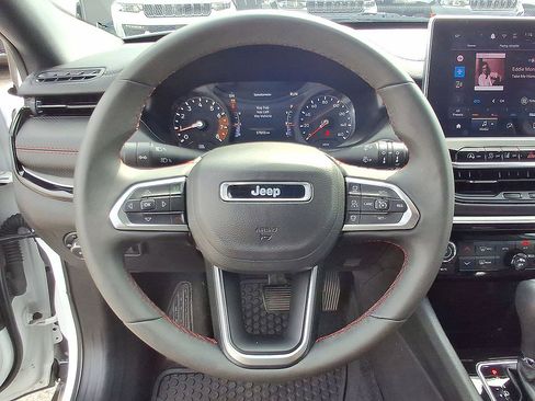 Certified 2025 Jeep Compass Trailhawk AWD/4WD image 22
