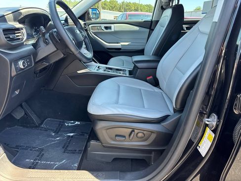 Used 2021 Ford Explorer XLT w/ Equipment Group 202A AWD/4WD image 10