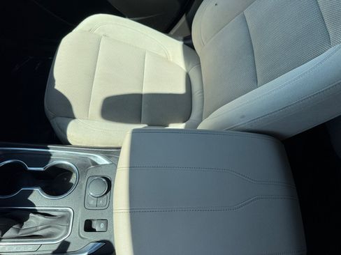 Used 2022 Chevrolet Traverse LS FWD image 14