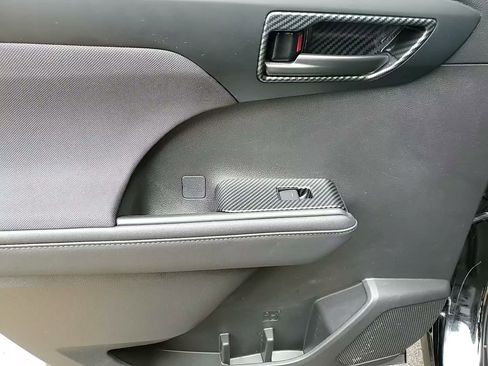 Used 2023 Toyota Highlander LE image 15