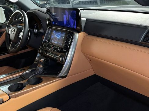 Certified 2024 Lexus LX 600 4WD w/ Premium Package image 11