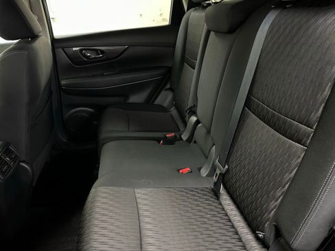 Used 2017 Nissan Rogue SV image 12