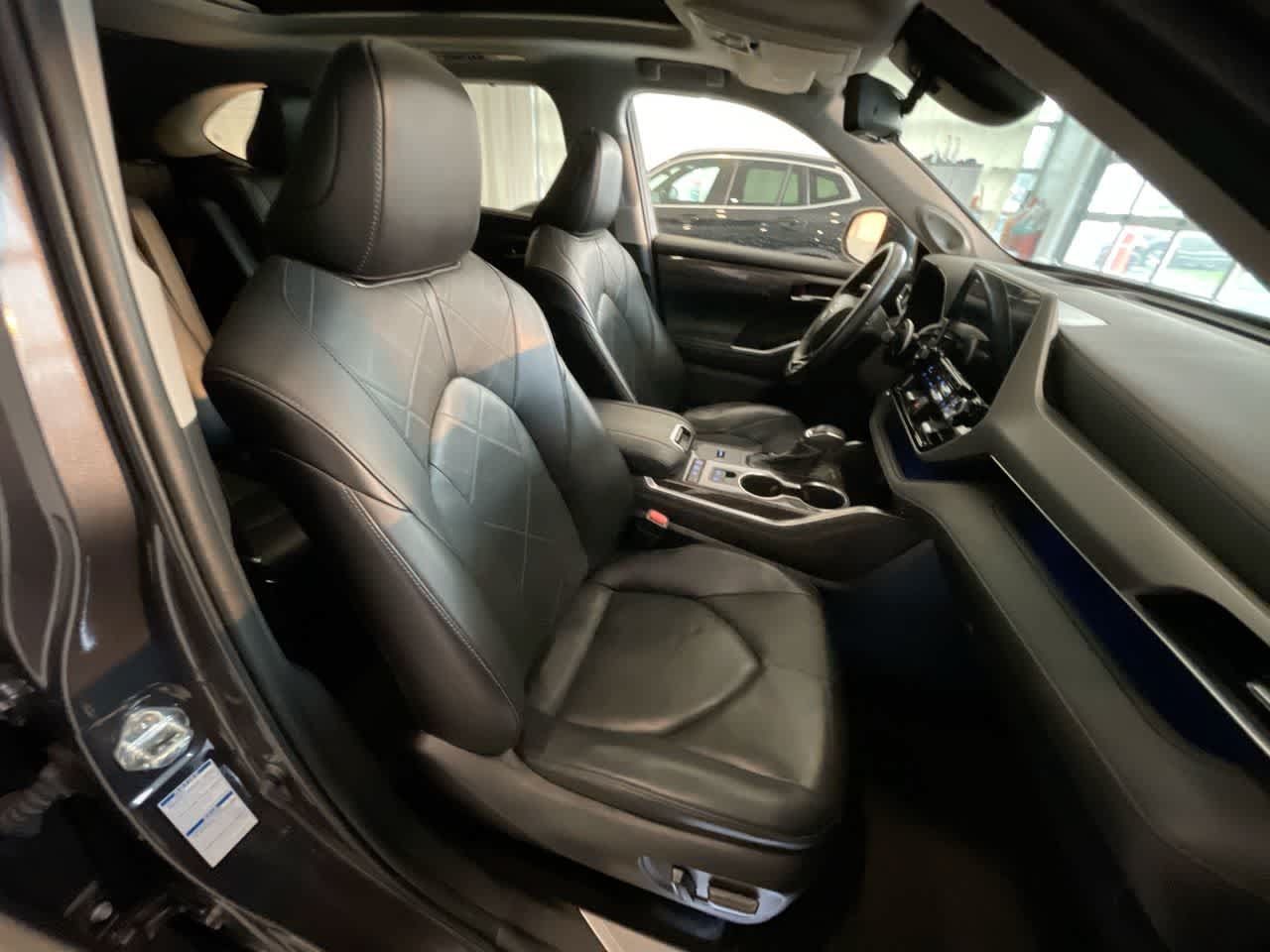 Used 2022 Toyota Highlander Platinum AWD/4WD image 26