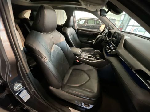Used 2022 Toyota Highlander Platinum AWD/4WD image 26