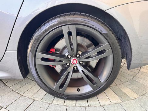 Used 2014 Jaguar XJ R LWB RWD image 36