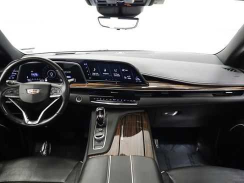 Used 2021 Cadillac Escalade Premium Luxury AWD/4WD image 16