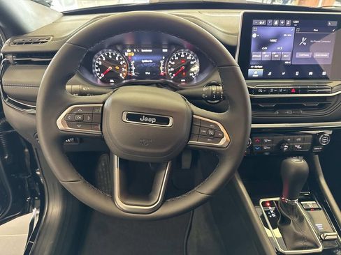 New 2026 Jeep Compass Latitude image 38