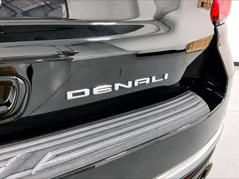 Used 2021 GMC Yukon Denali w/ Denali Premium Package AWD/4WD image 39