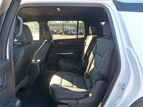 New 2026 Chevrolet Traverse LT image 7