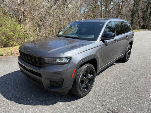 Used 2021 Jeep Grand Cherokee L Laredo image 2