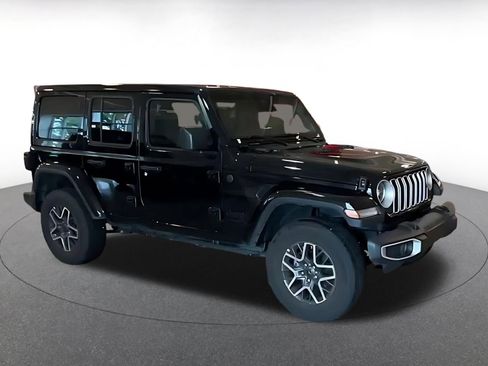 Used 2025 Jeep Wrangler Unlimited Sahara AWD/4WD image 12
