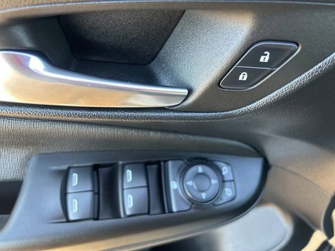 Used 2025 Buick Envista Preferred image 14