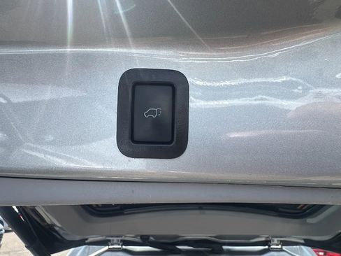 Used 2019 Toyota Highlander XLE AWD/4WD image 20