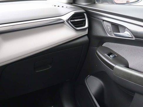 Used 2024 Chevrolet TrailBlazer LT w/ Convenience Package image 16