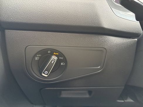 Used 2020 Volkswagen Tiguan SEL image 20