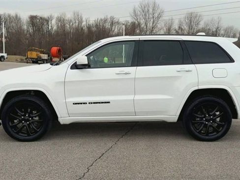 Used 2020 Jeep Grand Cherokee Altitude image 5