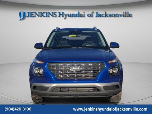 Certified 2024 Hyundai Venue SEL image 8