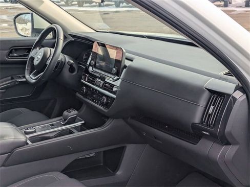 Used 2024 Nissan Pathfinder SV w/ SV Premium Package image 36