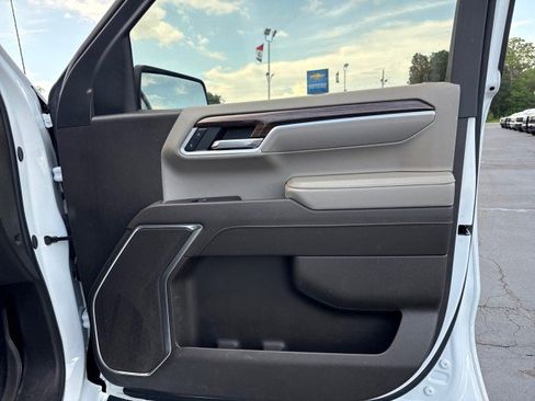 Used 2024 Chevrolet Silverado 1500 LT AWD/4WD image 14