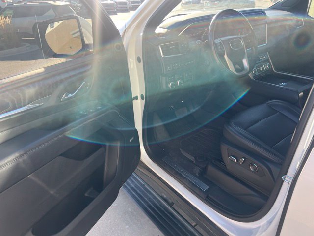 Used 2021 GMC Yukon XL Denali w/ Denali Ultimate Package AWD/4WD image 17