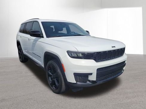 Used 2023 Jeep Grand Cherokee L Laredo image 13