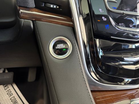 Used 2020 Cadillac Escalade Luxury w/ Escalade Sport Edition image 30
