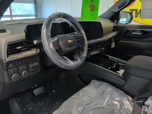 New 2026 Chevrolet Suburban LS image 8