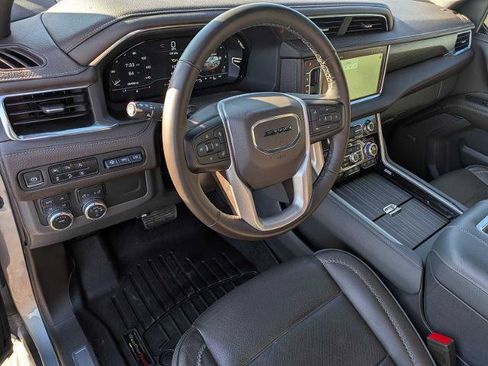 Used 2023 GMC Yukon Denali AWD/4WD image 2