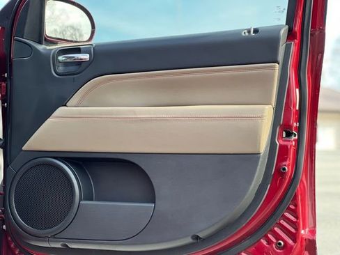 Used 2016 Jeep Compass Latitude image 23