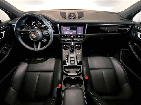 Used 2026 Porsche Macan AWD/4WD image 17