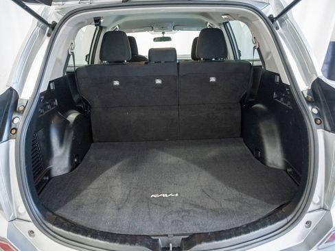 Used 2016 Toyota RAV4 LE AWD/4WD image 9