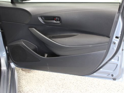 Used 2025 Toyota Corolla LE FWD image 31