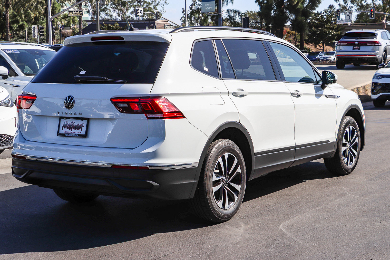 Used 2022 Volkswagen Tiguan S FWD image 6