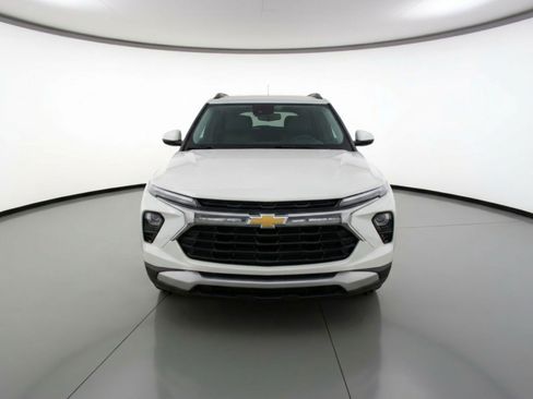 Used 2025 Chevrolet TrailBlazer LT FWD image 2