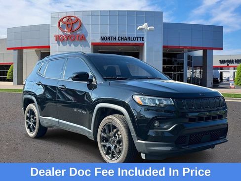 Used 2022 Jeep Compass Latitude w/ Sun and Sound Group AWD/4WD image 1