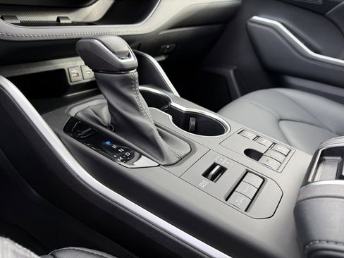 Used 2023 Toyota Highlander XLE image 30