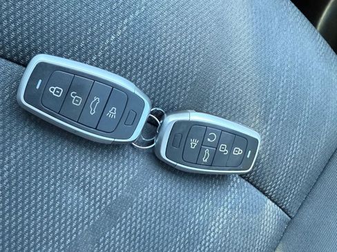 Used 2017 Chevrolet Sonic LT w/ Convenience Package image 14