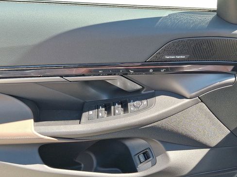 Used 2024 BMW i5 eDrive40i w/ Premium Package image 12