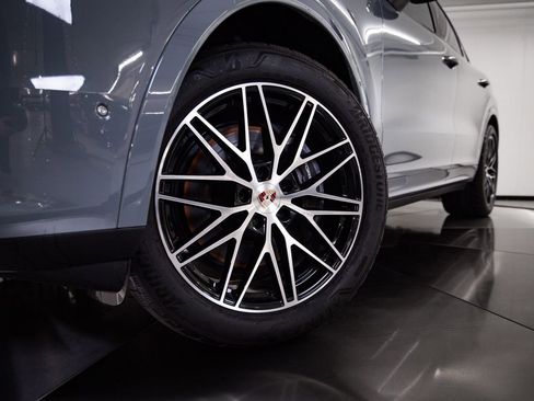 Certified 2026 Porsche Cayenne image 12