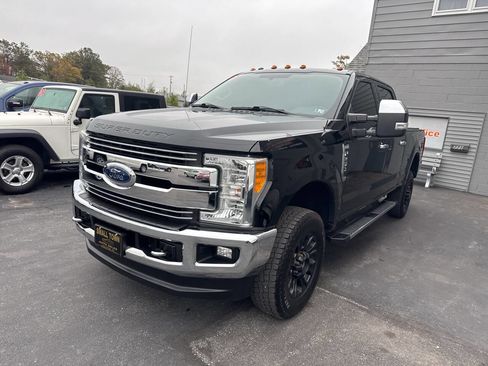 Used 2017 Ford F250 Lariat w/ Chrome Package image 3