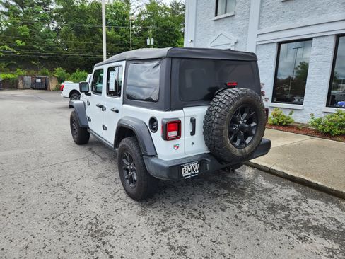 Used 2023 Jeep Wrangler Unlimited Sport AWD/4WD image 3