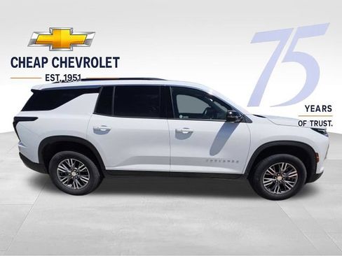 Used 2025 Chevrolet Traverse LT FWD image 6