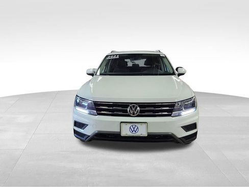 Certified 2021 Volkswagen Tiguan SE w/ Panoramic Sunroof Package image 2