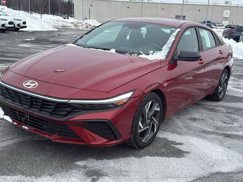 Used 2025 Hyundai Elantra Sport image 13