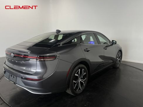 Used 2024 Toyota Crown Limited image 4