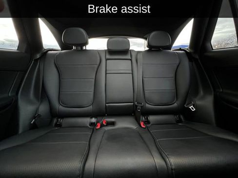 Used 2023 Mercedes-Benz GLC 300 4MATIC image 3