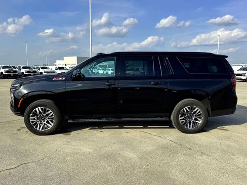 Used 2025 Chevrolet Suburban Z71 image 10